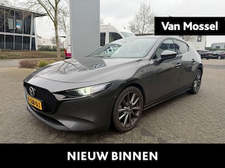 Mazda 3 2.0 e-SkyActiv-G M Hybrid 122 PK Luxury | Automaat | Camera | stoelverwarming | Stuurverwarming | Adaptive Cruise Control | Leder | Bose | Stoelgeheugen | Head up Display | Navigatie | Apple Carplay | Android Auto |