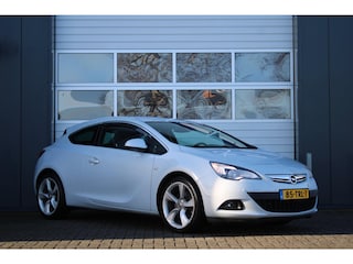 Opel Astra GTC 1.4 Turbo Sport 140pk Clima/Cruise/Bi-Xenon/Navi/Bluetooth/PDC/RadioCD/19"LM/Trekhaak/APK:12-12-2026/GoedOnderhoud