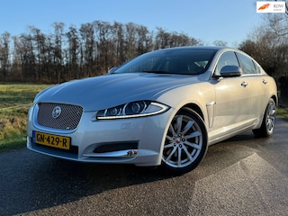 Jaguar XF 2.2D Automaat / 1e Eigenaar / Unieke staat! / Leder / Camera / Navi / Key-Less / Clima / Xenon / 18" Velgen / PDC /