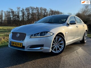 Jaguar XF 2.2D Automaat / 1e Eigenaar / Unieke staat! / Leder / Camera / Navi / Key-Less / Clima / Xenon / 18" Velgen / PDC /