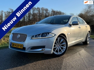 Jaguar XF 2.2D Automaat / 1e Eigenaar / Unieke staat! / Leder / Camera / Navi / Key-Less / Clima / Xenon / 18" Velgen / PDC /