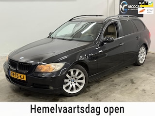 BMW 3-serie Touring 318i High Executive / AUTOMAAT / MULTIEMEDIA-NAVI / DEALER ONDERHOUDEN