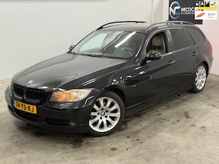 BMW 3-serie Touring 318i High Executive / AUTOMAAT / MULTIEMEDIA-NAVI / DEALER ONDERHOUDEN
