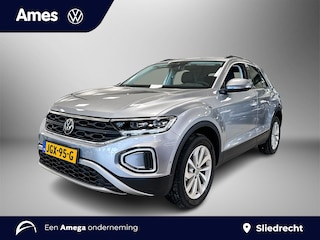 Volkswagen T-Roc 1.5 TSI 150pk DSG Life Edition | Climatronic | Dodehoeksensoren | Travel Assist