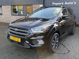 Ford Kuga 1.5 Ecco Boost ST Lijn . black lijn . stoel verwarming camera navi, elc a klep . nette auto onderhouds boek aanweizig . achter uit rijcamera .