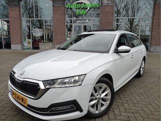 Skoda Octavia Combi 1.0 TSI Business Edition Plus Panoramadak - Blindspot detectie - Adaptieve Cr.control - Led matrix koplampen