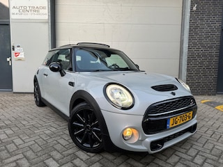 Mini Mini 2.0 [AUT | Pano | Stoelverwarming | Xenon | Volledig onderhouden]