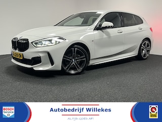 BMW 118i High Executive Edition | NAVI | STOELVERWARMING | LEDEREN BEKLEDING | PARKEERSENSOREN |