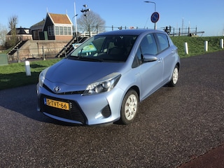 Toyota Yaris 1.5 Full Hybrid Aspiration Bj2014/109000km/hybride