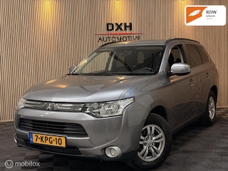 Mitsubishi Outlander 2.0 Intense AUT 2eEIGNR NAVI TREKHK PDC