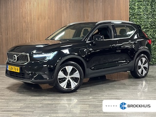 Volvo XC40 T4 Recharge Inscription MY23 | 360° Camera | Trekhaak | All Season banden | Bestuurdersstoel elektrisch geheugen | Harman Kardon | Adaptieve Cruise Control | Stoel en Stuurwielverwarming | Pilot Assist | BLIS Dode Hoek Detectie | Passagiersstoel elektrisch | Lederen bekleding | Zitting verlenging voorstoelen | 18 Inch | Keyless Drive | Parkeersensoren voor+achter | Elektrisch bedienbare achterklep | Breedstralers in voorbumper | Climate Control L+R | DAB Radio | Apple Carplay/Android Auto | Draadloos telefoon opladen | Volvo On Call met mobiele App functie |