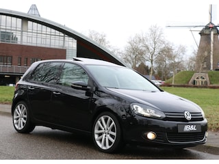 Volkswagen Golf 1.4 TSI Aut Highline DSG 5-Deurs 118KW 161Pk Trekhaak Vol Leder Camera Schuifdak Xenon 1e eigenaar Top Staat