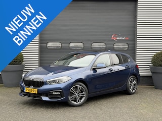 BMW 118d High Executive | Panoramadak | Navigatie | Privacy Glass | DAB | Trekhaak |