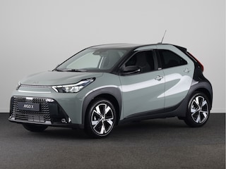 Toyota Aygo Hybrid 115 pulse + Easy Pack | Keyless Entry | Parkeersensoren Voor en Achter | Draadloze Telefoonlader |