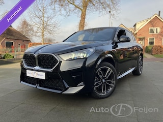 BMW X2 sDrive20i M-SPORT , PANORAMADAK , ELEC TREKHAAK , ELEC ACHTERKLEP , CAMERA , SPORTSTOELEN VERWARMD , PRIACY GLASS , LANE ASSIST , LED VERL .