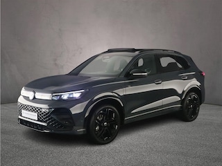 Volkswagen Tiguan R-Line Edition 1.5 TSI eHybrid 272pk DSG Automaat Trekhaak, Panoramadak, Harman Kardon audio, Adaptive cruise control, Black Style, Achteruitrijcamera