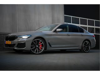 BMW 545e xDrive 395 pk Business Edition Plus M-Sportpakket /BTW-Auto/ 1e Eigenaar/ Dealer.Ond/ Schuifdak/ Nappa-Leder/ Adap.Cruise/ Head-Up/ Laser/ Keyless/ Harman&Kardon/