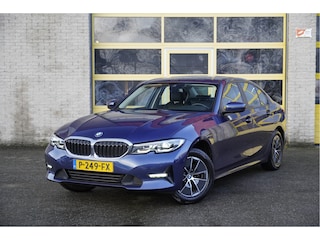 BMW 318i Business Edition Plus BJ2022 Lmv | Led | Pdc | Navi | Achteruitrijcamera | Virtual cockpit | Climate control | Cruise control | Sportstoelen | Verwarmde voorstoelen | Lederen bekleding | Getint glas
