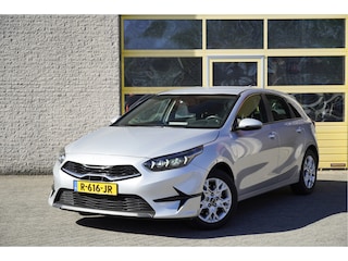 Kia Ceed 1.0 T-GDi 5drs DynamicLine BJ2022 Lmv 16" | Led V+A | Pdc | Navi | Achteruitrijcamera | Climate control | Cruise control | Getint glas
