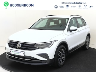 Volkswagen Tiguan 1.4 TSI eHybrid Life | SoH 99% | Trekhaak | Parkeerassistent | Digital cockpit Pro | Adaptieve cruise control | Dodehoek detectie | Navigatie | Stoel- en stuurwielverwarming |
