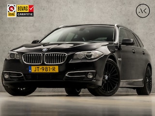 BMW 5-serie Touring 528i Sport 245Pk Automaat (GROOT NAVI, LEDER, SCHERMEN ACHTERIN, MEMORY SEATS, CAMERA, COMFORTSTOELEN, GETINT GLAS, LED, NIEUWSTAAT)