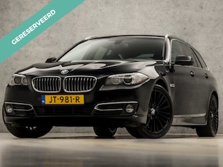 BMW 5-serie Touring 528i Sport 245Pk Automaat (GROOT NAVI, LEDER, SCHERMEN ACHTERIN, MEMORY SEATS, CAMERA, COMFORTSTOELEN, GETINT GLAS, LED, NIEUWSTAAT)