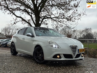 Alfa Romeo Giulietta 1.4 T | Automaat | Leder + Clima + Navi Nu €8.975,-!!!