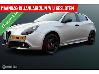 Alfa Romeo Giulietta 1.4 Turbo 120 PK Sport, Stoelverwarming, Donker glas, Navi, App connect, Cruise, Clima, Pdc Alcantara bekleding, Zwarte hemel, Distributieriem vervangen