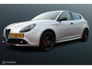 Alfa Romeo Giulietta 1.4 Turbo 120 PK Sport, Stoelverwarming, Donker glas, Navi, App connect, Cruise, Clima, Pdc Alcantara bekleding, Zwarte hemel, Distributieriem vervangen