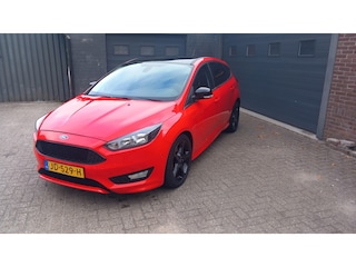 Ford Focus 1.5 Red Edition.Climate control,Navi,Cruise control,Parking system,Trekhaak,
