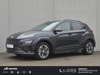 Hyundai Kona EV Comfort Smart 39 kWh Automaat / Accu SOH 96% / Fabrieksgarantie tot 21-08-2028 / WLTP bereik 305 km stad 435 km / Stuur en Stoelverwarming / Adaptief CC / Achteruitrijcamera / Warmtepomp / Apple Carplay Android Auto /