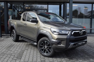 Toyota Hilux 2.8 D-4D X-TRA CAB INVINCIBLE A/T VAN