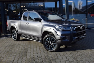 Toyota Hilux 2.8 D-4D X-TRA CAB INVINCIBLE A/T VAN