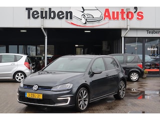 Volkswagen Golf 1.4 TSI GTE Schuif- kanteldak, Stoelverwarming, Climate control, Lederen interieur, Navigatie, Cruise control