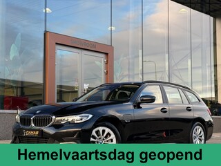 BMW 3-serie Touring 330e | Stoelverwarming | Apple Carplay | Achteruitrijcamera |