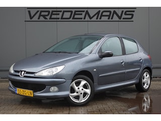 Peugeot 206 1.4 Forever (Nieuwe distributieset!)