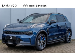 Lynk & Co 01 1.5 | Treeplanken | Trekhaak | All Seasonbanden |  Panoramadak | Parkeercamera |Stuur- en stoelverwarming | Parkeersensoren voor + achter | Adaptive cruise control | Apple carplay & Android auto