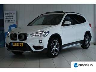 BMW X1 sDrive20i Orange Edition III | Cruise Control | HUD | HiFi | Trekhaak | Schuifdak | Stoelverwarming | Elektr. klep | Leder
