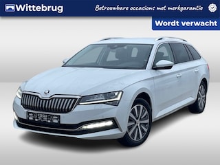 Skoda Superb Combi 1.4 TSI iV 218PK Style / Zwenkbare Trekhaak / Digitale Cockpit / LED Matrix / Achteruitrijcamera / Stoelverwarming V+A