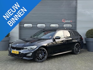 BMW 3-serie Touring 330i High Executive M-Sport | Panoramadak | Camera | 20 Inch Lichtmetalen Velgen | Head-Up Display |