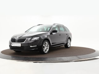 Skoda Octavia Combi 1.5 TSI 150pk DSG Greentech Business Edition · Cruise Control · Apple/Android Car Play · Stoelverwaming · Navigatie · Trekhaak · P-Sensoren · 17'' Inch ·