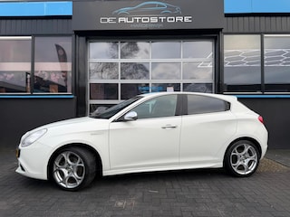 Alfa Romeo Giulietta Leder Airco Cruise PDC Navi Afneembare Trekhaak Led Zeer Nette Auto !!!