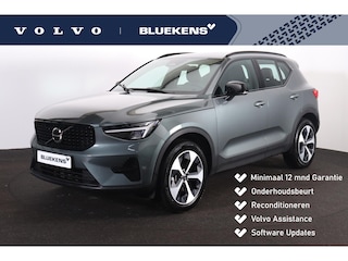 Volvo XC40 B4 Plus Dark - IntelliSafe Assist & Surround - Parkeercamera achter - Harman/Kardon audio - Verwarmde voorstoelen & stuur - Parkeersensoren voor & achter - Elektr. bedienb. voorstoelen met geheugen links - Draadloze tel. lader - Elektr. inklapbare trekhaak - 19' LMV