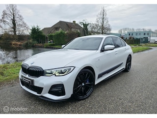 BMW 330e M-pakket / Pano / HUD / / Memory / Full