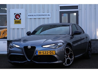 Alfa Romeo Giulia 2.0 T 280PK AWD Veloce Aut.*NL-Auto*Perfect Onderh.*Black Pack/Sportstoelen Leder/Stoelverw./Stuurverw./Apple Carplay-Android/LED/Camera/Memorie/Keyless Entry+Go/Dodehoek/Rijstrook/Parkeersens.V+A/19 inch LM*