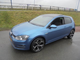 Volkswagen Golf 1.2 Tsi benzine 3 deurs airco Panorama dak 17 lmv