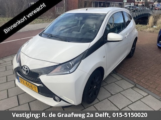 Toyota Aygo 1.0 VVT-i X-Play Automaat | Automaat | Apple Carplay/Android Auto | Camera | Airco |