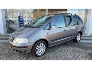 Volkswagen Sharan 2.0 Trendline Trekhaak Navi PDC Airco