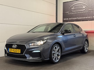 Hyundai i30 Fastback 1.4 T-GDI N-Line Cruise Control, Apple Carplay, Achteruitrijcamera, LED, Navigatie, Airco, Keyless