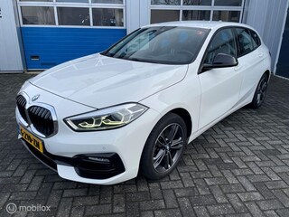 BMW 118i Executive Automaat-Sp.interieur-17''-Navi.